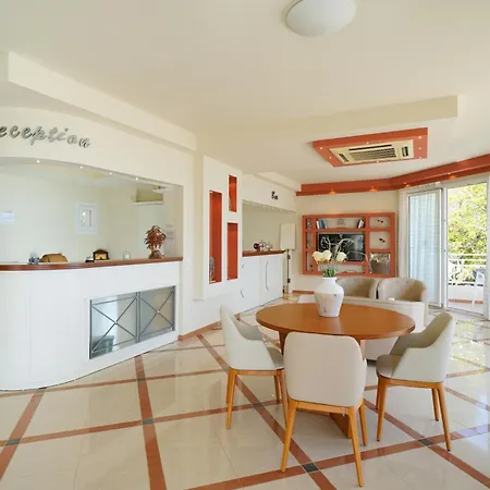 Sunny Thassos 크리시 아모우디아