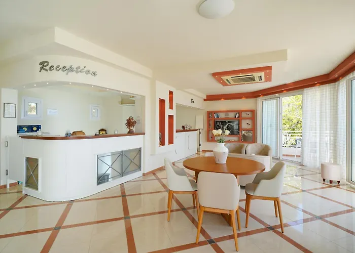 Sunny Thassos クリッシ・アモウディア